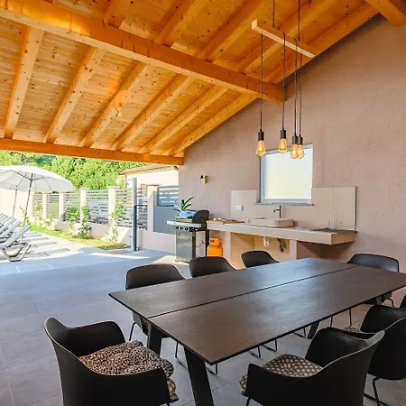 Bezaubernde Nur 400 Meter Zum Mit Privatpool, Parkplatz Fuer 3 Autos, Grill * Umag