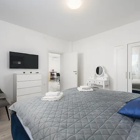 Ferienhaus Bezaubernde Nur 400 Meter Zum Mit Privatpool, Parkplatz Fuer 3 Autos, Grill Umag