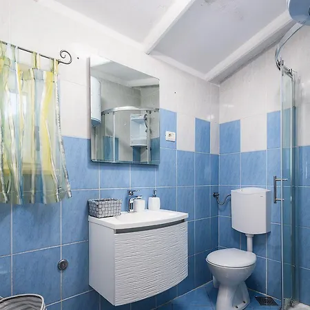 Ferienhaus Bezaubernde Nur 400 Meter Zum Mit Privatpool, Parkplatz Fuer 3 Autos, Grill