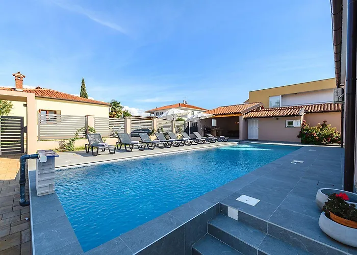 Bezaubernde Nur 400 Meter Zum Mit Privatpool, Parkplatz Fuer 3 Autos, Grill Holiday home *