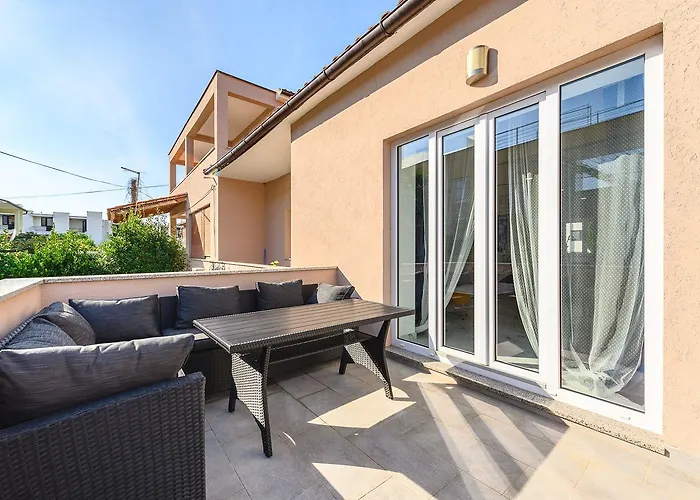 Bezaubernde Nur 400 Meter Zum Mit Privatpool, Parkplatz Fuer 3 Autos, Grill Holiday home