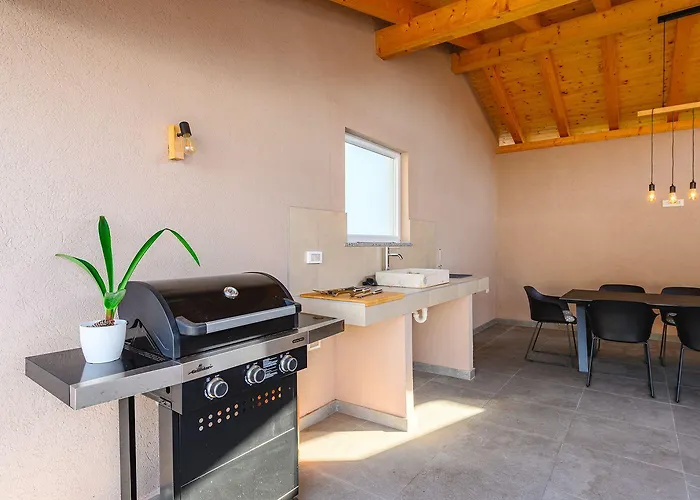 Bezaubernde Nur 400 Meter Zum Mit Privatpool, Parkplatz Fuer 3 Autos, Grill Holiday home