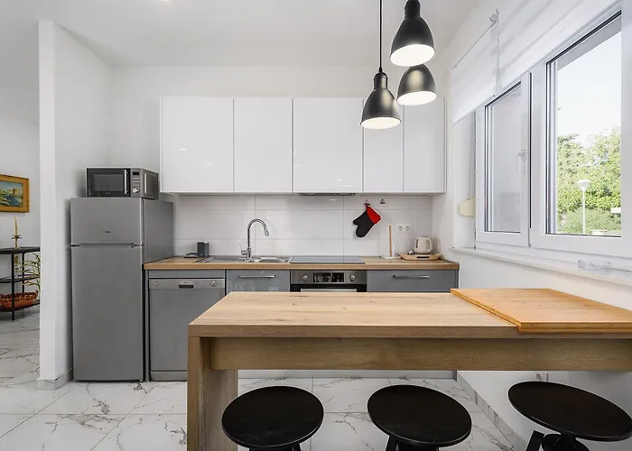 Holiday home Bezaubernde Nur 400 Meter Zum Mit Privatpool, Parkplatz Fuer 3 Autos, Grill *