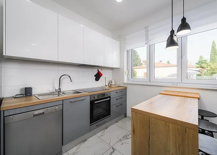 Holiday home Bezaubernde Nur 400 Meter Zum Mit Privatpool, Parkplatz Fuer 3 Autos, Grill *