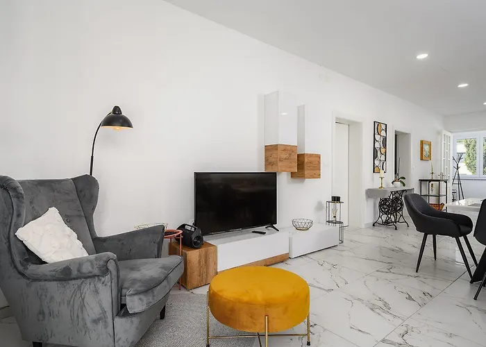 Bezaubernde Nur 400 Meter Zum Mit Privatpool, Parkplatz Fuer 3 Autos, Grill Holiday home