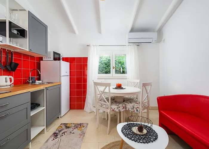 Bezaubernde Nur 400 Meter Zum Mit Privatpool, Parkplatz Fuer 3 Autos, Grill Holiday home