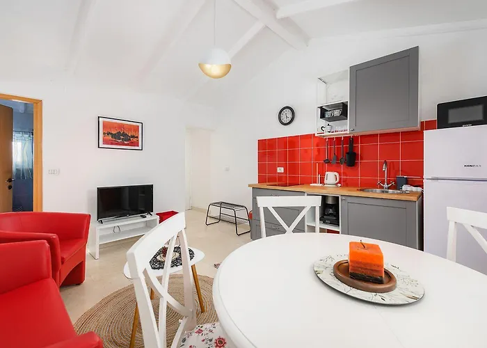 Bezaubernde Nur 400 Meter Zum Mit Privatpool, Parkplatz Fuer 3 Autos, Grill Holiday home