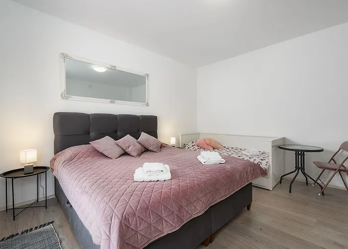 Holiday home Bezaubernde Nur 400 Meter Zum Mit Privatpool, Parkplatz Fuer 3 Autos, Grill