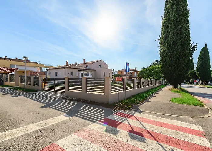 Bezaubernde Nur 400 Meter Zum Mit Privatpool, Parkplatz Fuer 3 Autos, Grill